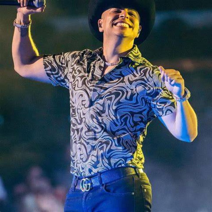 Eduin Cazares: World Music Singer, Songs, Age, Height, Wife, Wife, Net Worth, Wiki!