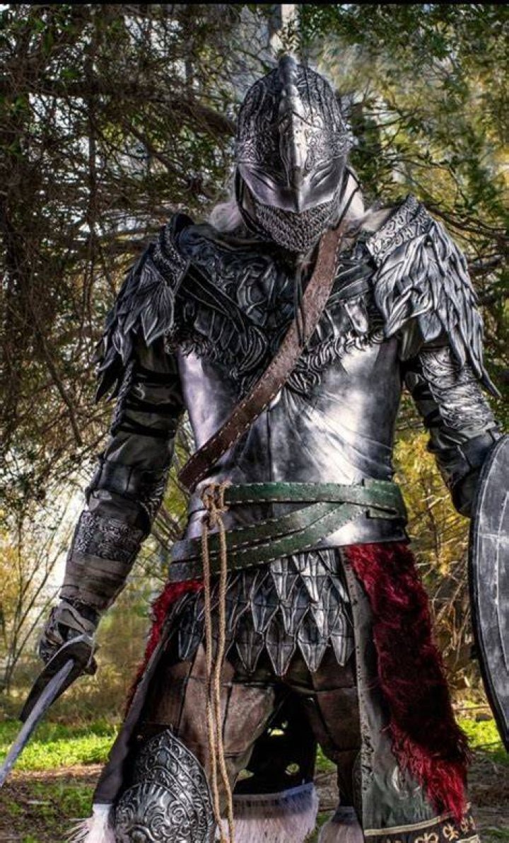 Elden Ring Raging Wolf cosplay at MomoCon