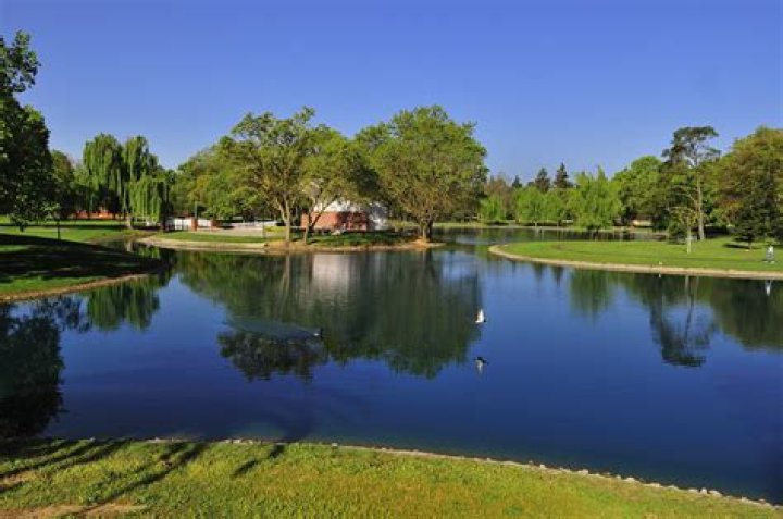 Elk Grove Regional Park Looking West across the lake towar&hellip; Flickr