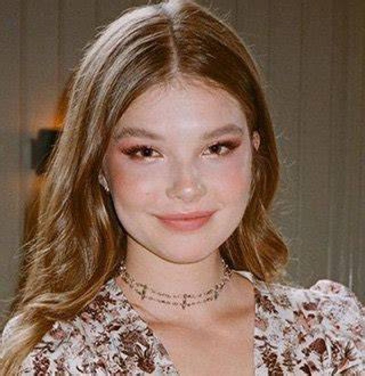 Ellie Thumann - Age, Bio, Birthday, Family, Net Worth