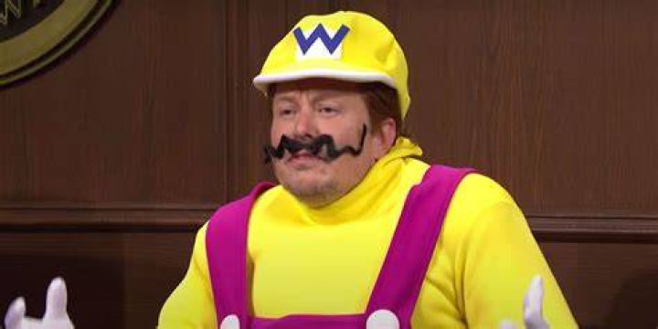 Elon Musk Wario and a Meme about Wario losing at Kahoot.