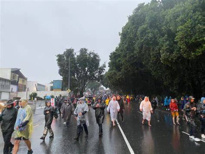 Elton John concert cancelled amid rain, fans evacuated from Mt Smart Stadium in Auckland
