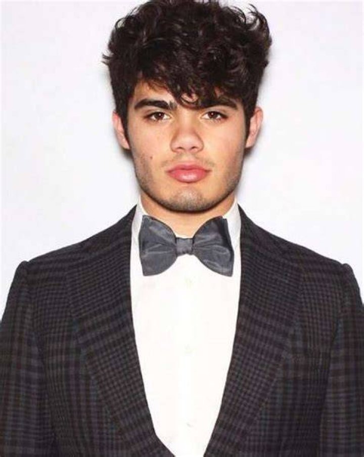 Emery Kelly Age, Height, Net Worth, Wiki and More