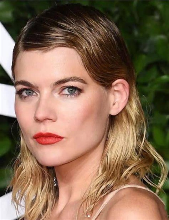 Emma Greenwell Bio with Age, Height, Weight, Husband, Child