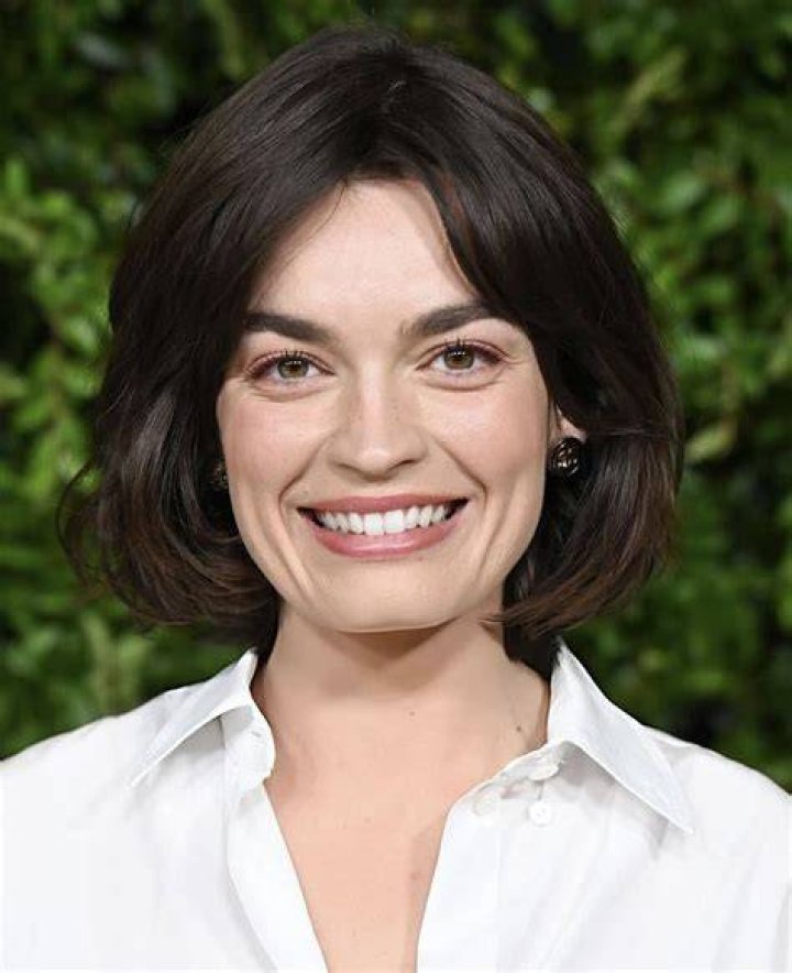 Emma Mackey Boyfriend, Net Worth, Look Alike, Parents