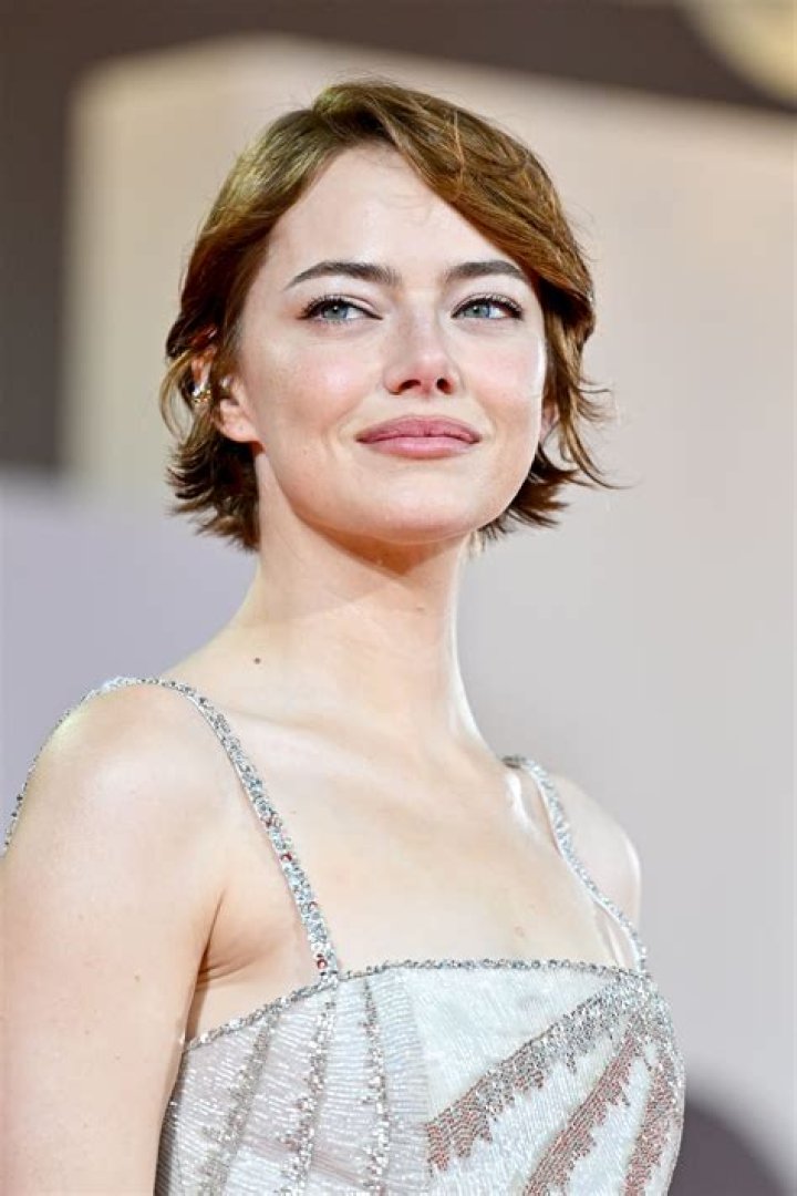 Emma Stone on the porch in The Help
