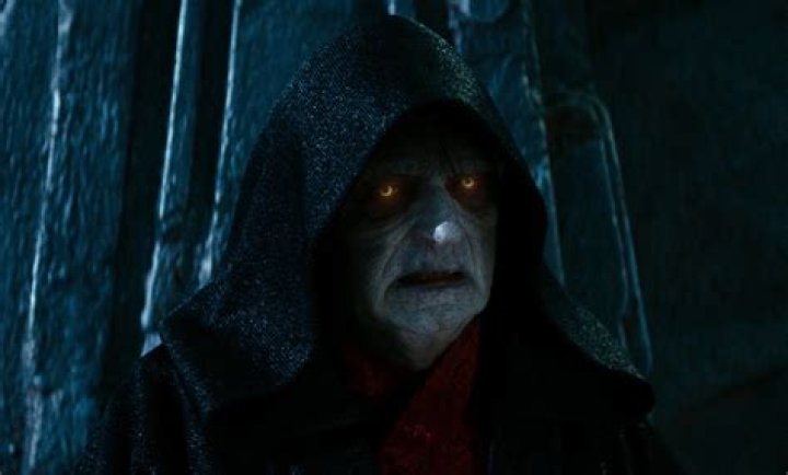 Emperor Palpatine in Rise of Skywalker and Coruscant in Star Wars
