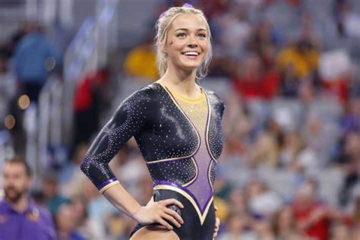 ENews LSU gymnast Olivia Dunne reveals she's an SI Swimsuit model