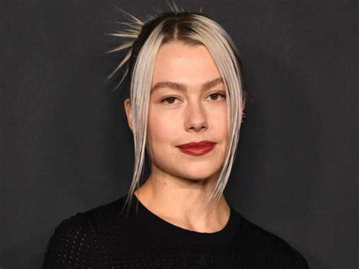 Exploring Phoebe Bridgers Height And Other Details