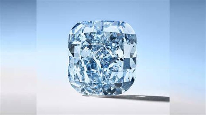 Fancy vivid blue diamonds weighing more than 10 carats are exceptionally rare Fancy vivid blue diamonds weighing more than 10 carats are exceptionally rare