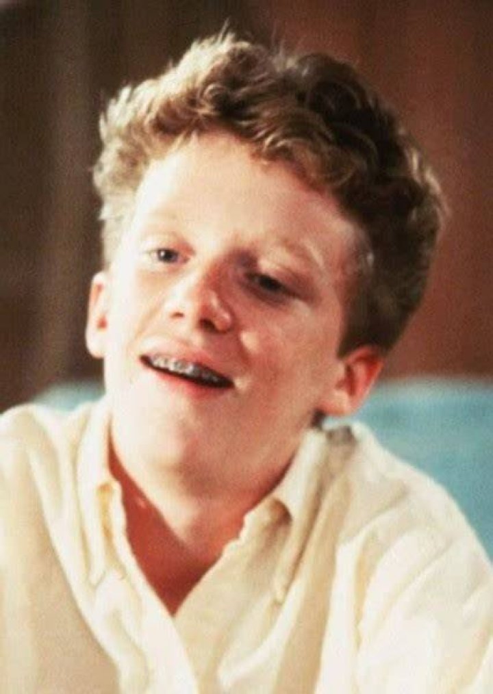 Farmer Ted sits with Sam on the bus in Sixteen Candles