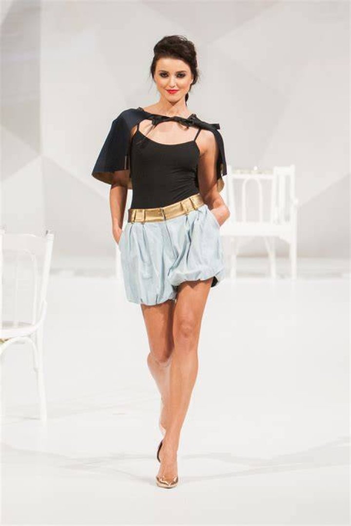 Fashion, Fashion model, Clothing, Fashion show, Street fashion, Runway, Waist, Fashion design, Human, Headgear, Fashion, Fashion model, Clothing, Fashion show, Street fashion, Runway, Waist, Fashion design, Human, Headgear,