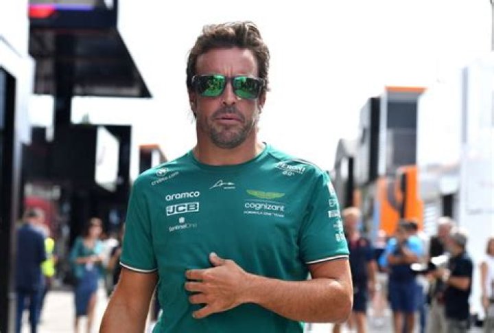 Fernando Alonso Follows Lewis Hamilton’s Footsteps as Lizard Interruptions
Steals Limelight Minutes Before Tragedy