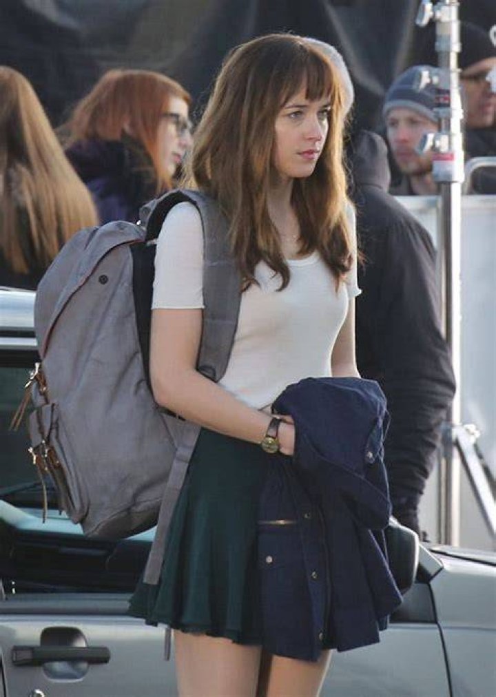 Fifty Shades' Dakota Johnson Flaunts Bikini Bod: See Pics!