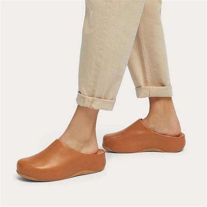 FitFlop Shuv Leather Clog