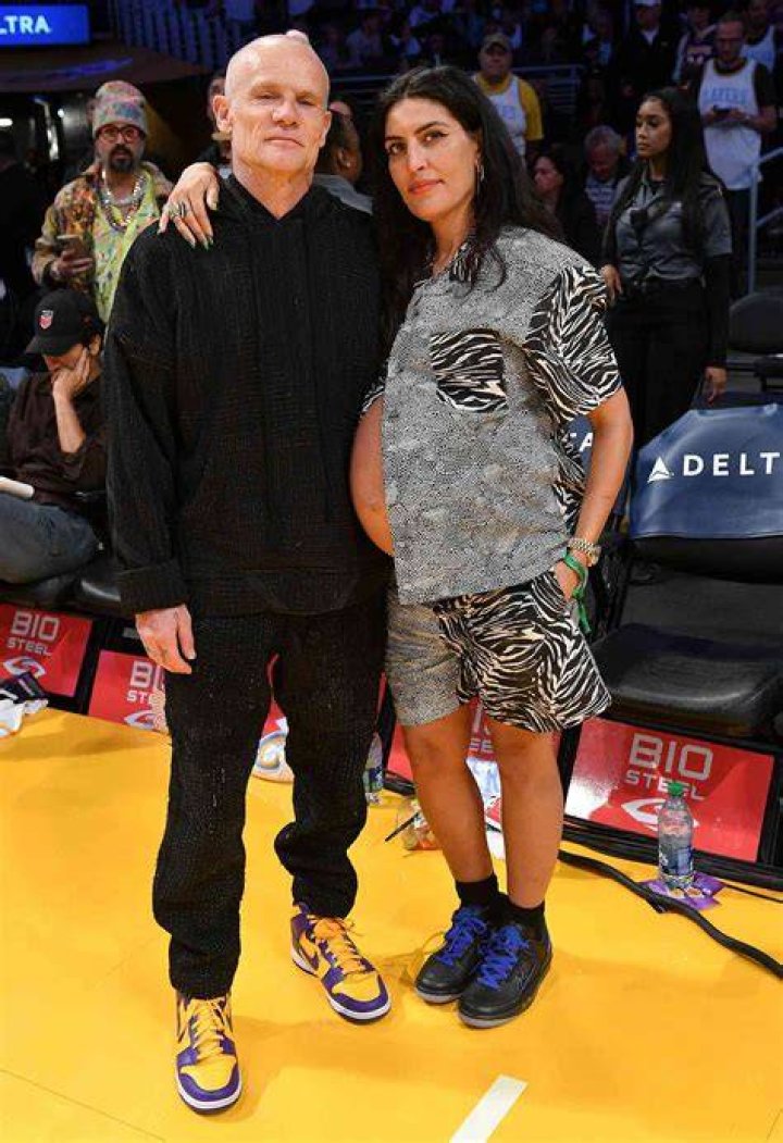 Flea et Melody Ehsani ont eu leur premier b&eacute;b&eacute; ensemble Nouvelles Du