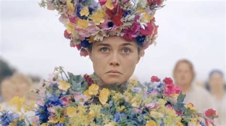florence pugh as dani ardor may queen in midsommar