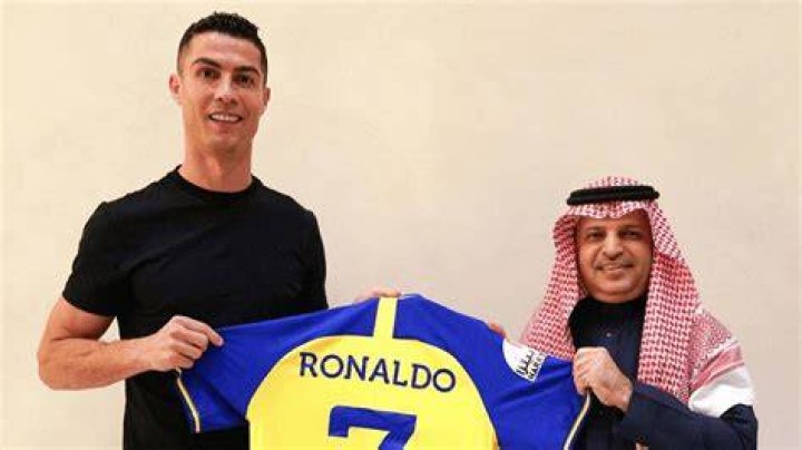 Football: Cristiano Ronaldo signs record deal with Saudi Arabian club Al Nassr