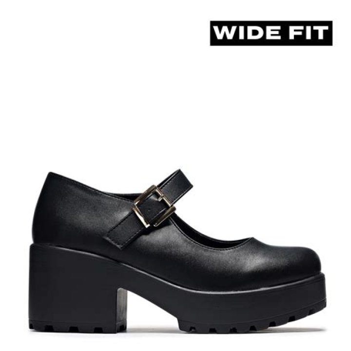 Footwear, Black, Shoe, Mary jane, Sandal, Buckle, Leather, 
