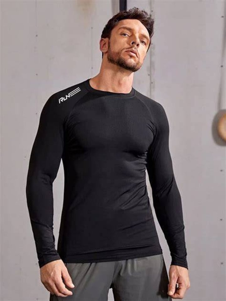 Forehead, T-shirt, Sleeve, Photography, Sportswear, 