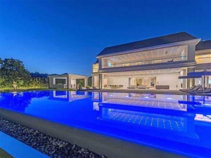 From $60 Million Mansion to $12 Million Mansion: How $400M Worth Greg Norman’s
Downsizing Isn’t That Bad After All