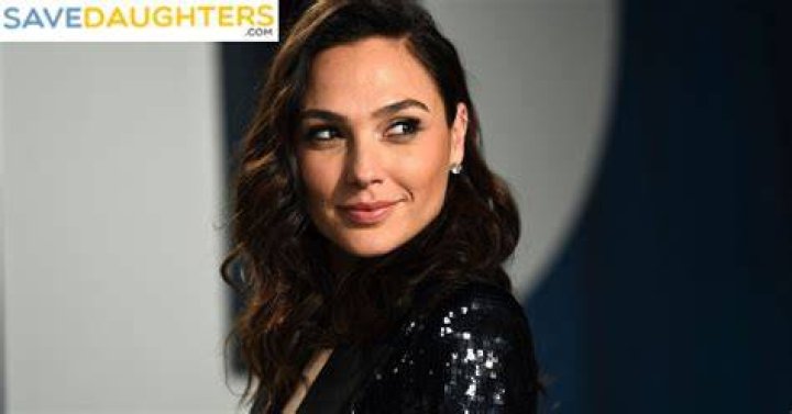 Gal Gadot Wiki, Biography, Family, Age, Boyfriend, Net Worth, Photos And More