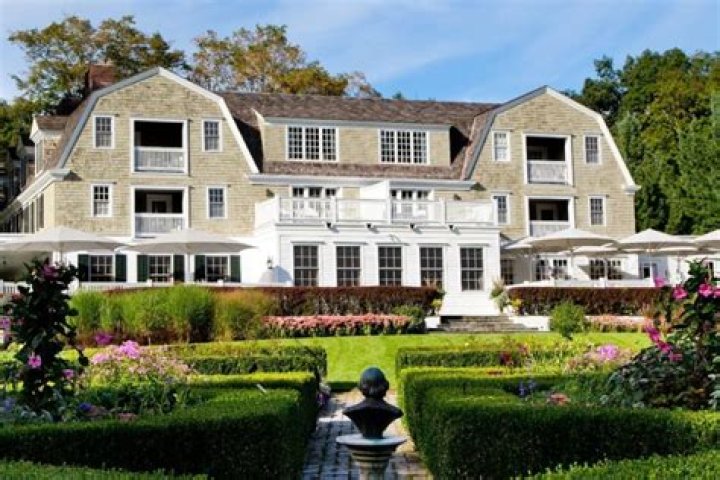Gilmore Girls Mayflower Inn inspiration