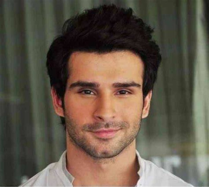 Girish Kumar Affairs, Age, Height, Net Worth, Bio and More