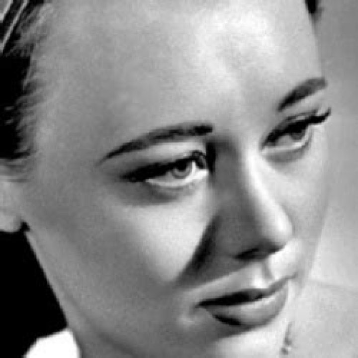 Glynis Johns height