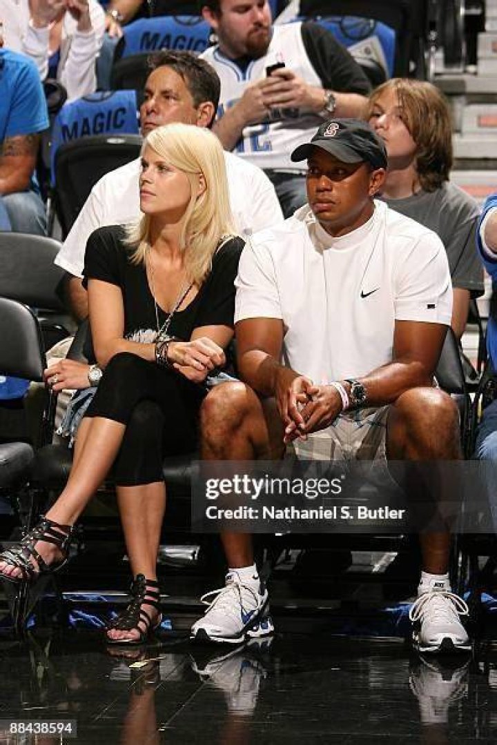  Golfer Tiger Woods sits courtside with his wife Elin during Game Four of the 2009 NBA Finals. Photo / Getty Images.