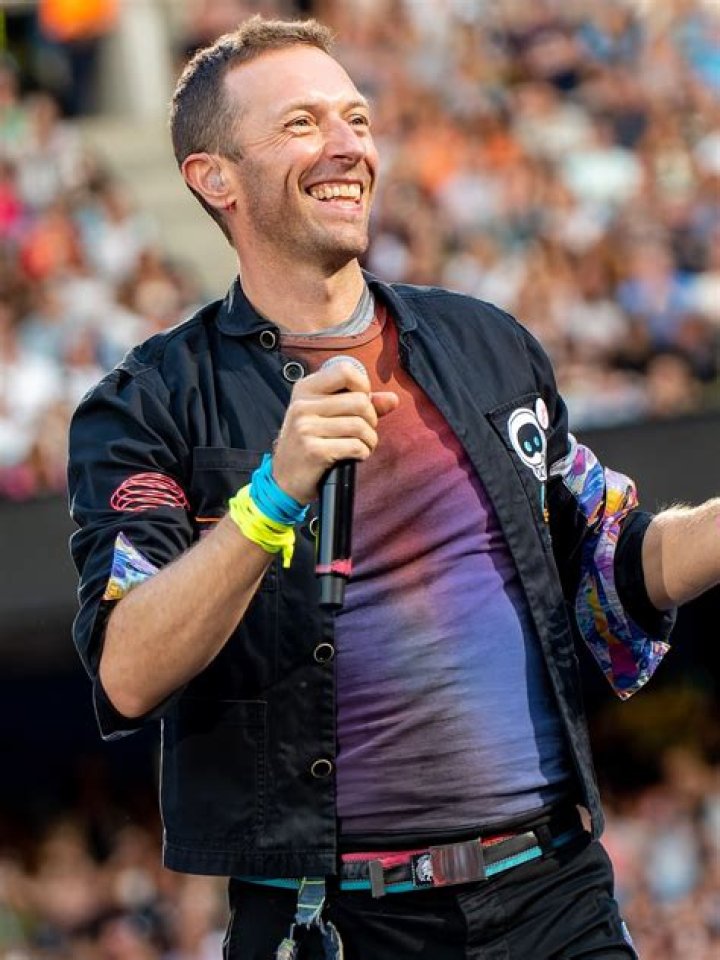Gorillas surround Chris Martin at the American Music Awards