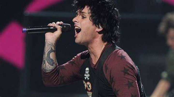 Green Day singer heads to rehab after meltdown