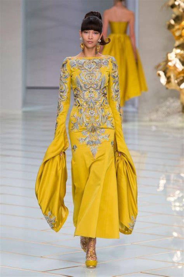 Guo Pei, 中⽂:⻩皇后礼服 The Yellow Queen Gown (detail), 2009 © Guo Pei. Courtesy of Guo Pei.
