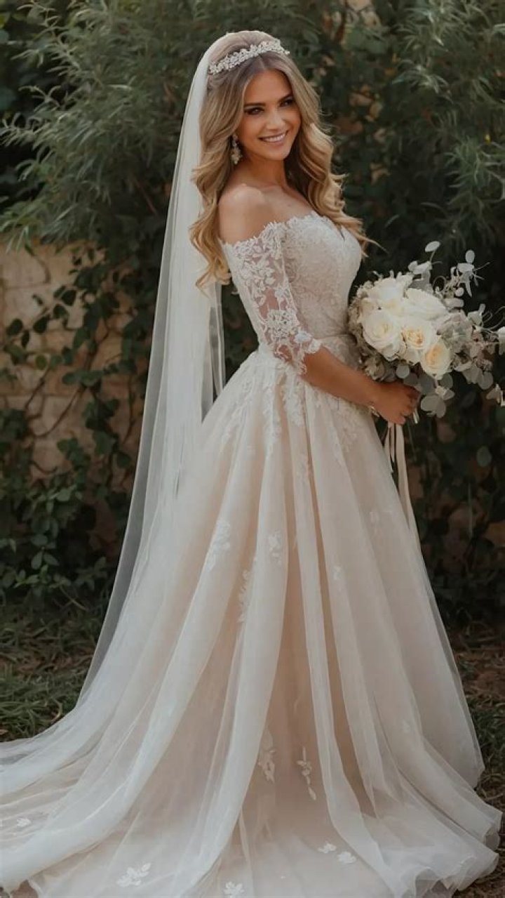 Hair, Clothing, Wedding dress, Dress, Bridal accessory, Fashion model, Skin, Beauty, Gown, Hairstyle, Hair, Clothing, Wedding dress, Dress, Bridal accessory, Fashion model, Skin, Beauty, Gown, Hairstyle,