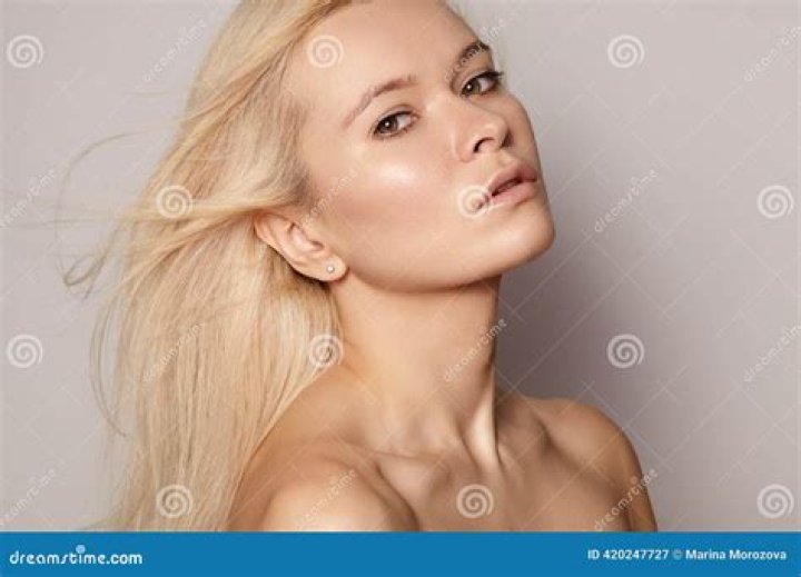 Hair, Face, Beauty, Blond, Hairstyle, Lip, Long hair, Eye, Layered hair, Brown hair, 