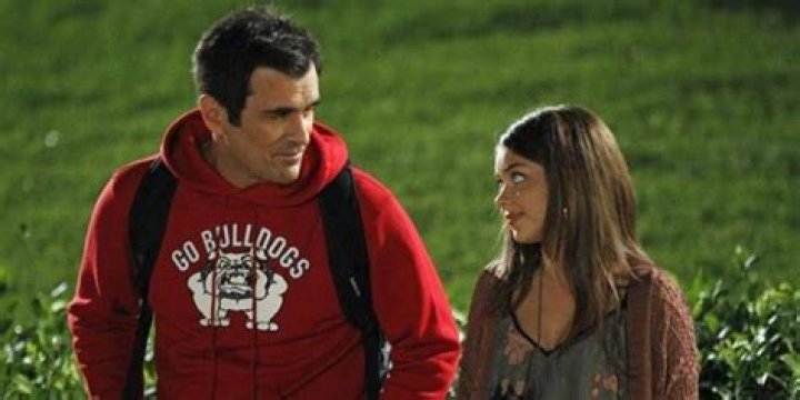 Haley and Phil sitting outside of school on Modern Family