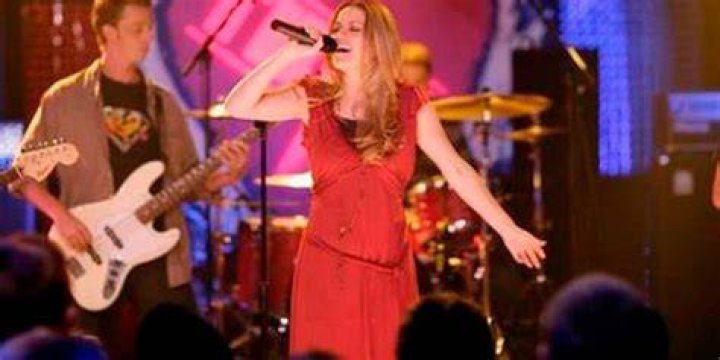 Haley performing Halo at Tric in OTH