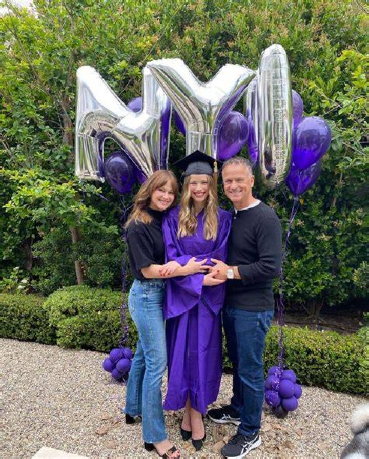 Halston Sage family mother, father, siblings, boyfriends Familytron