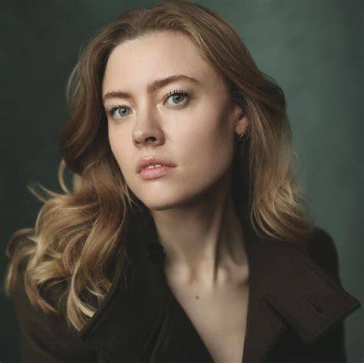 Headshot of actress Jennifer English next to her Baldur's Gate 3 character Shadowheart.