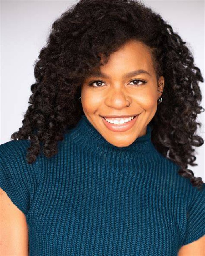 Headshot of Kayleigh Roberts