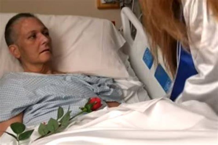 Heartbreaking Video Shows Mom Dying of Cancer Preparing Her Son for When She’s Gone: People Sob in Comments