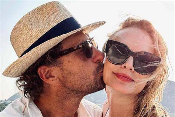 Heather Graham Shares Images of Vacation with John de Neufville