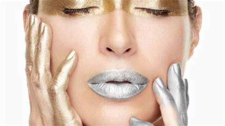 Here's How To Wear A Daring Silver Lipstick