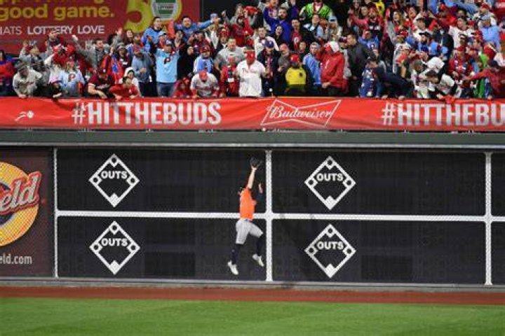 Houston Astros Star Chas McCormick Shocks the MLB World With an Outrageous
Effort to Break Philadelphia Phillies’ Hearts- “Best Play of the Year”