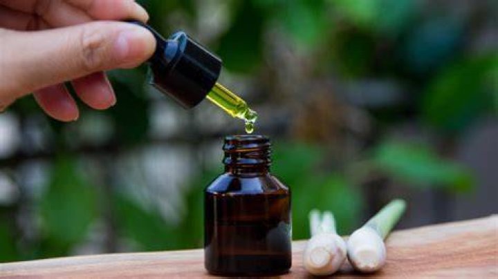 How Lemongrass Oil Really Affects Your Hair