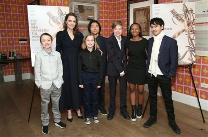 How many biological kids does Halle Berry have?