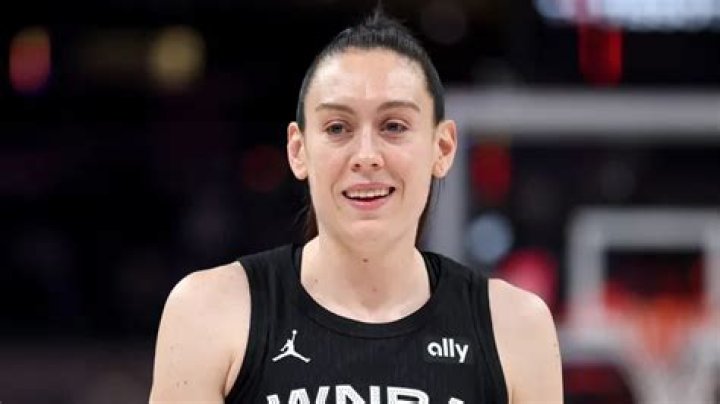 How much does Breanna Stewart make overseas?