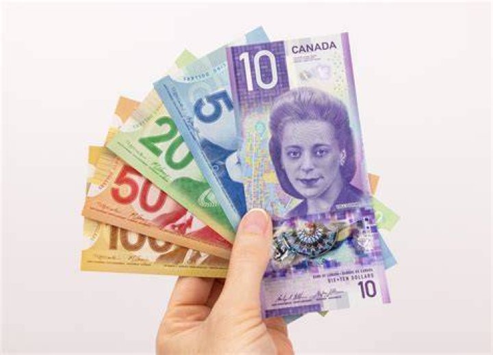how much money do Canadian football players make