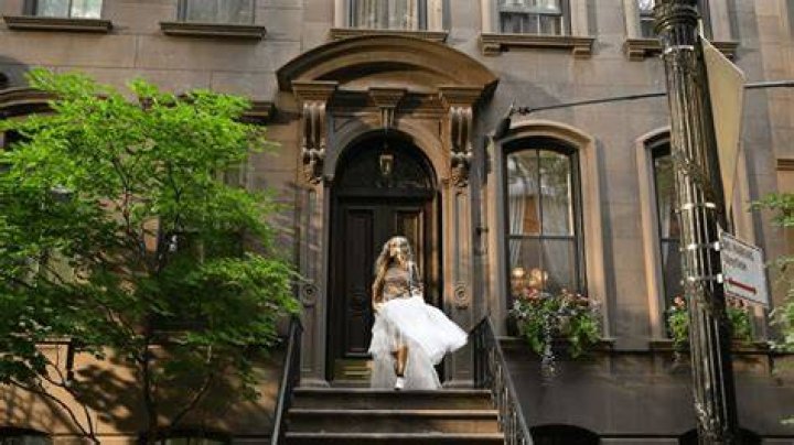 How Much Would Carrie Bradshaw's Apartment Cost Today?
