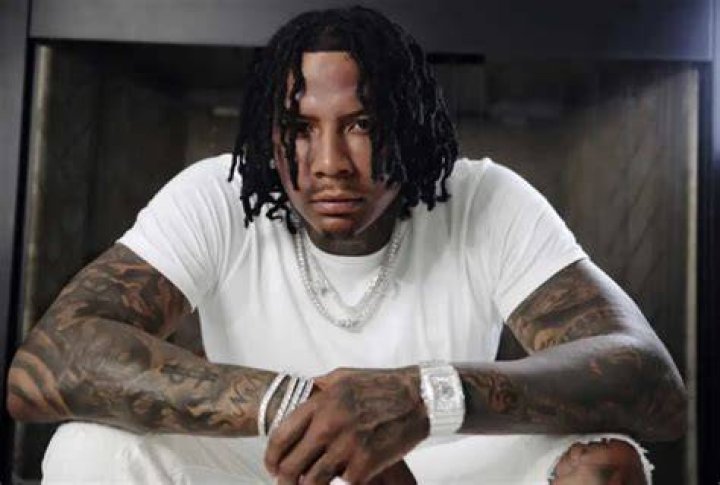 How old is Moneybagg?